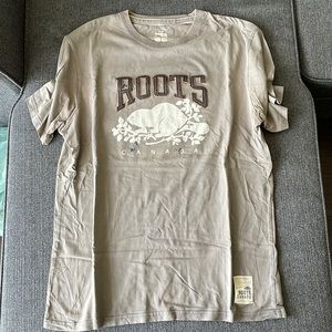 Mens medium roots t shirt